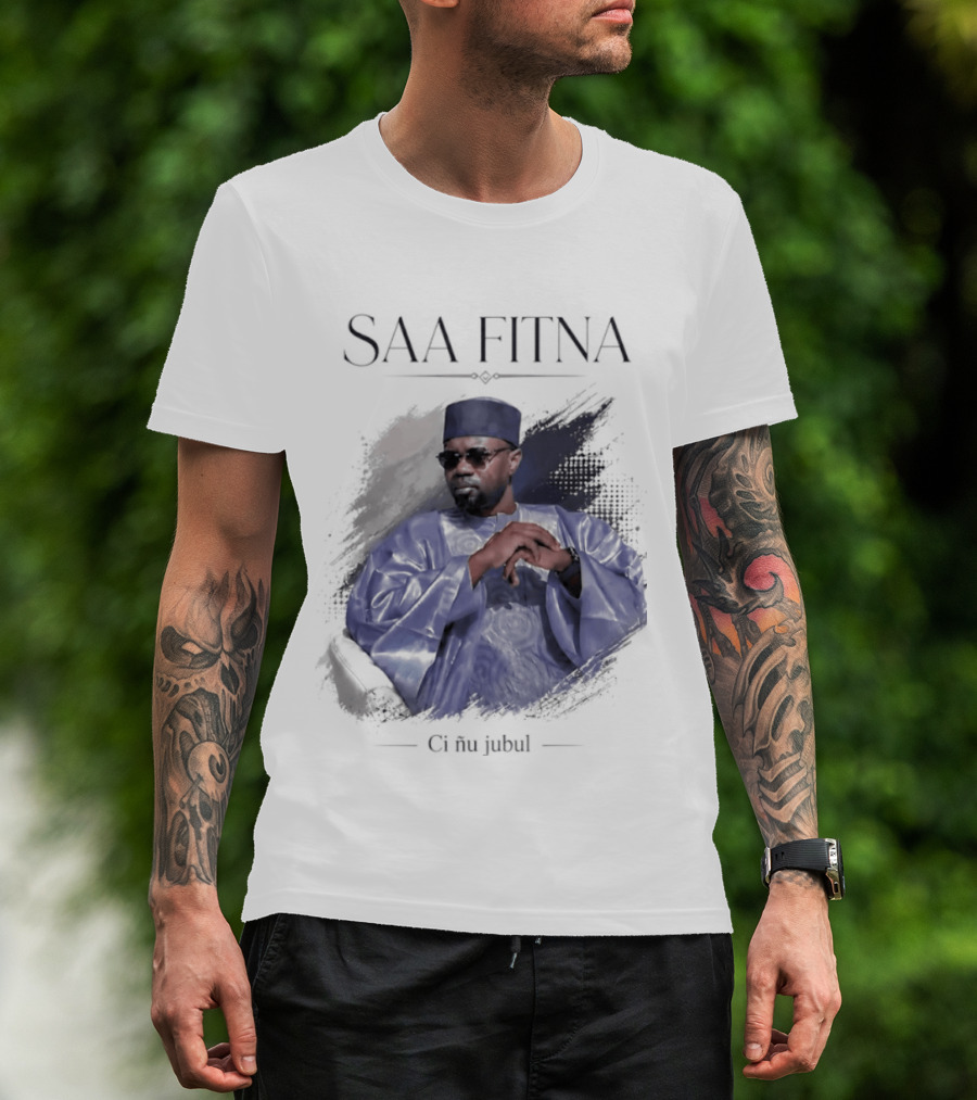 Saa Fitna Ci Nu Jubul Senegal Politics Blue Robe Man T-Shirt