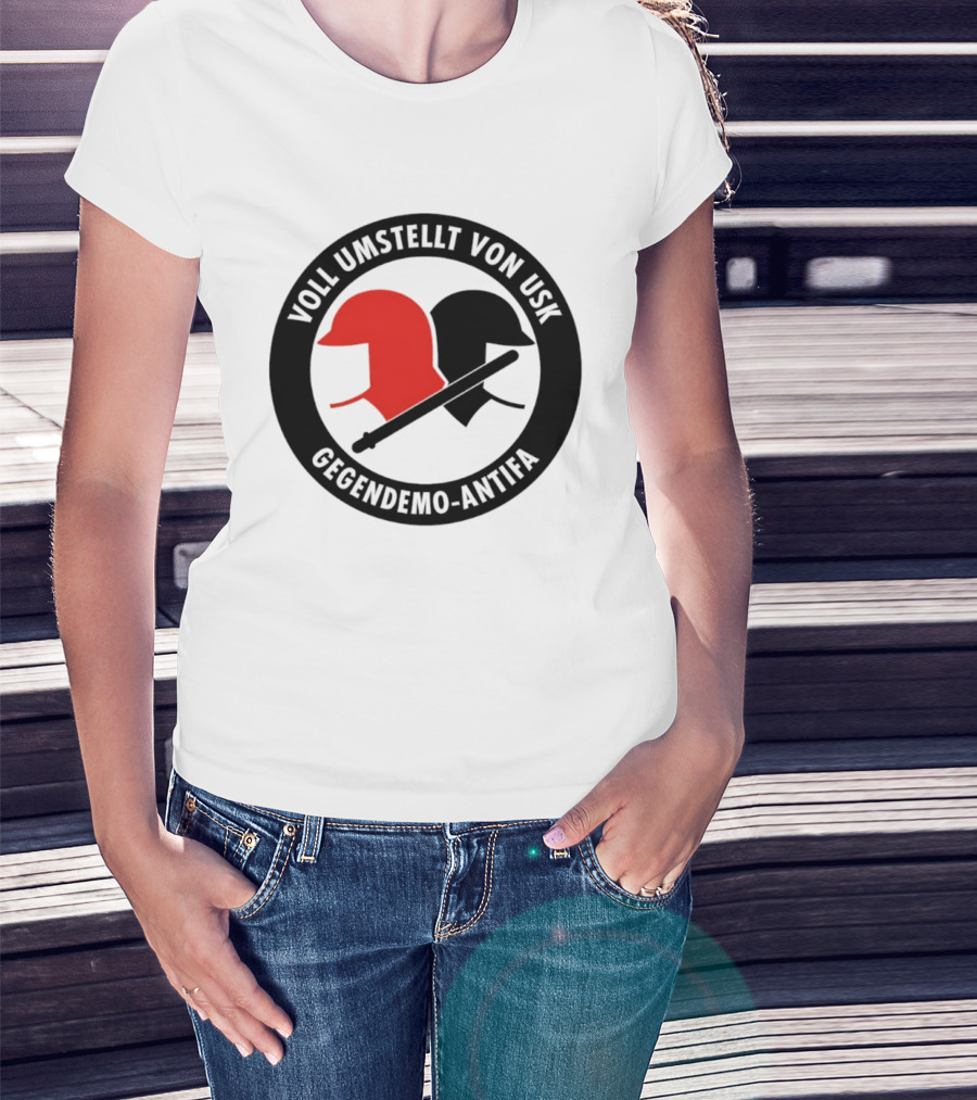 Voll Umstellt Von USK Gegendemo Antifa Helmet T-Shirt