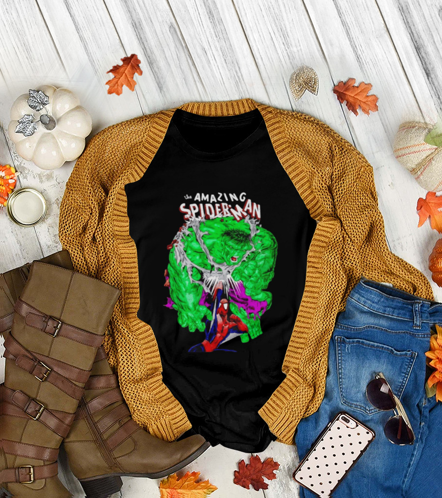 The Amazing Spider Man The Incredible Hulk Comic Style Showdown T-Shirt