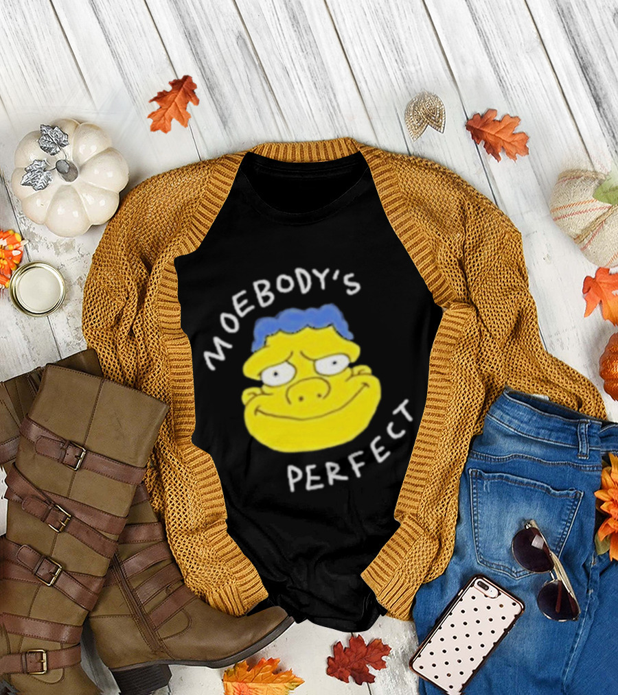 Moebody's Perfect Yellow Cartoon Face With Blue Hair Smirk T-Shirt