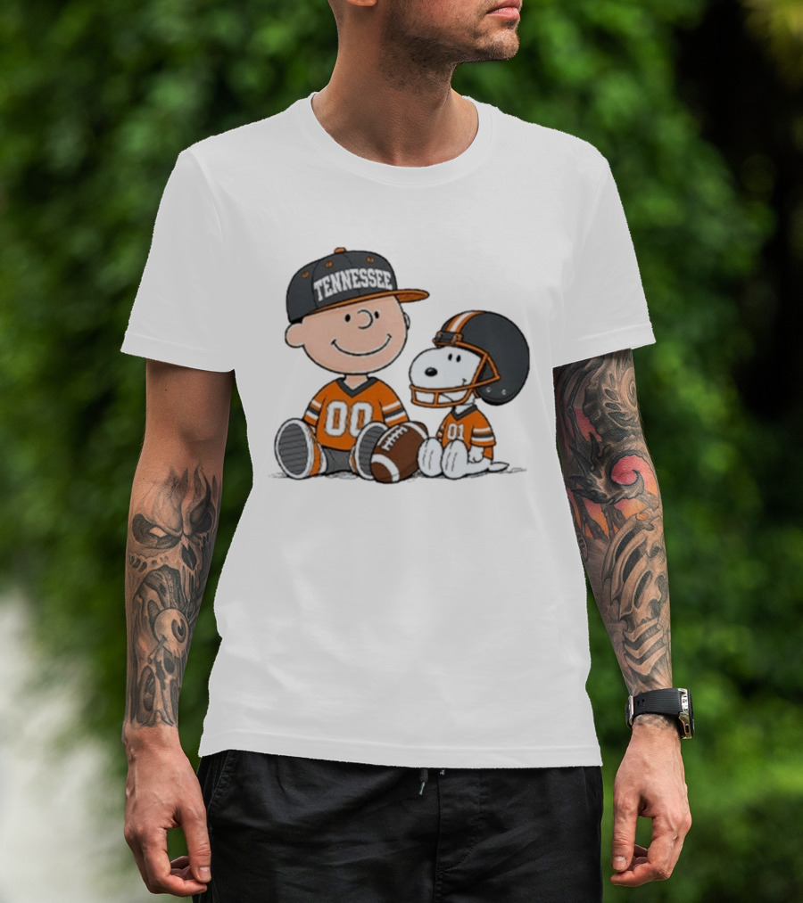 Tennessee Football Charlie Brown Snoopy Peanuts 00 01 T-Shirt