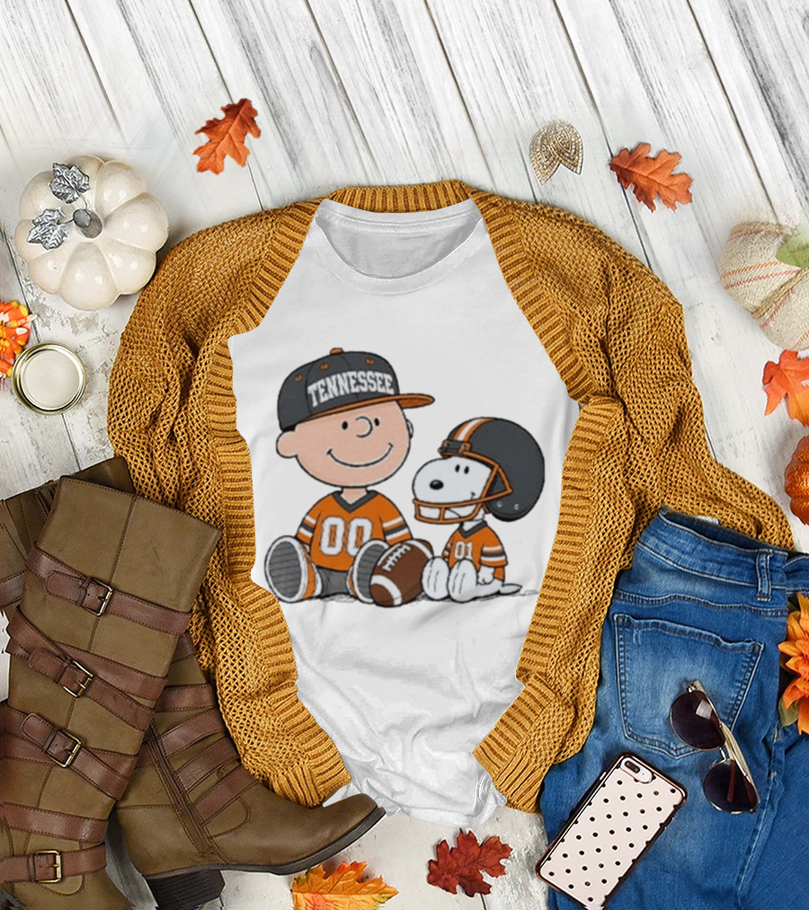 Tennessee Football Charlie Brown Snoopy Peanuts 00 01 T-Shirt