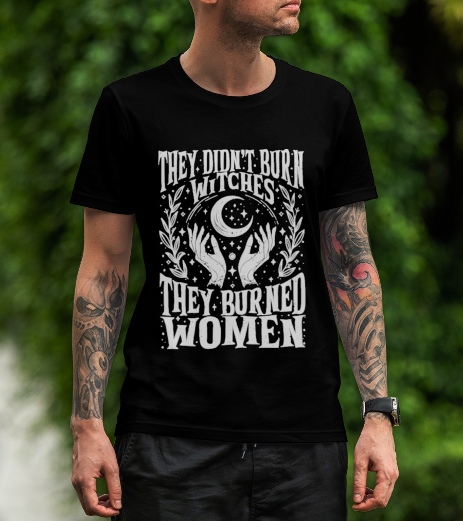 They Didn't Burn Witches They Burned Women Crescent Moon Hands Wreath T-Shirt