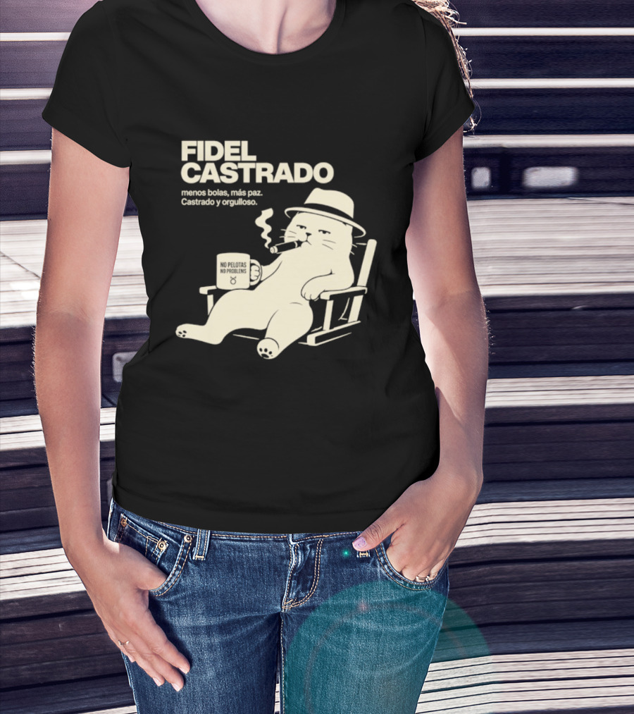 Fidel Castrado Menos Bolas Mas Paz Cat Con Silla Sombrero Cigarro T-Shirt