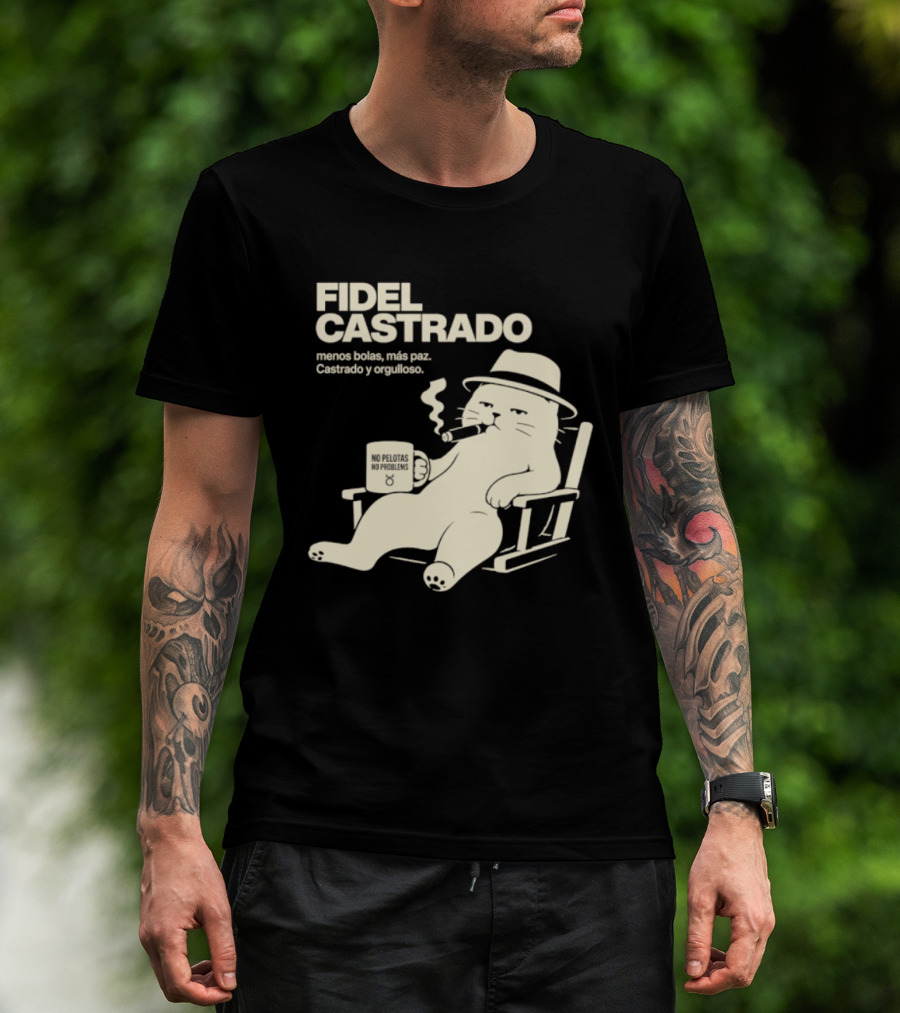 Fidel Castrado Menos Bolas Mas Paz Cat Con Silla Sombrero Cigarro T-Shirt