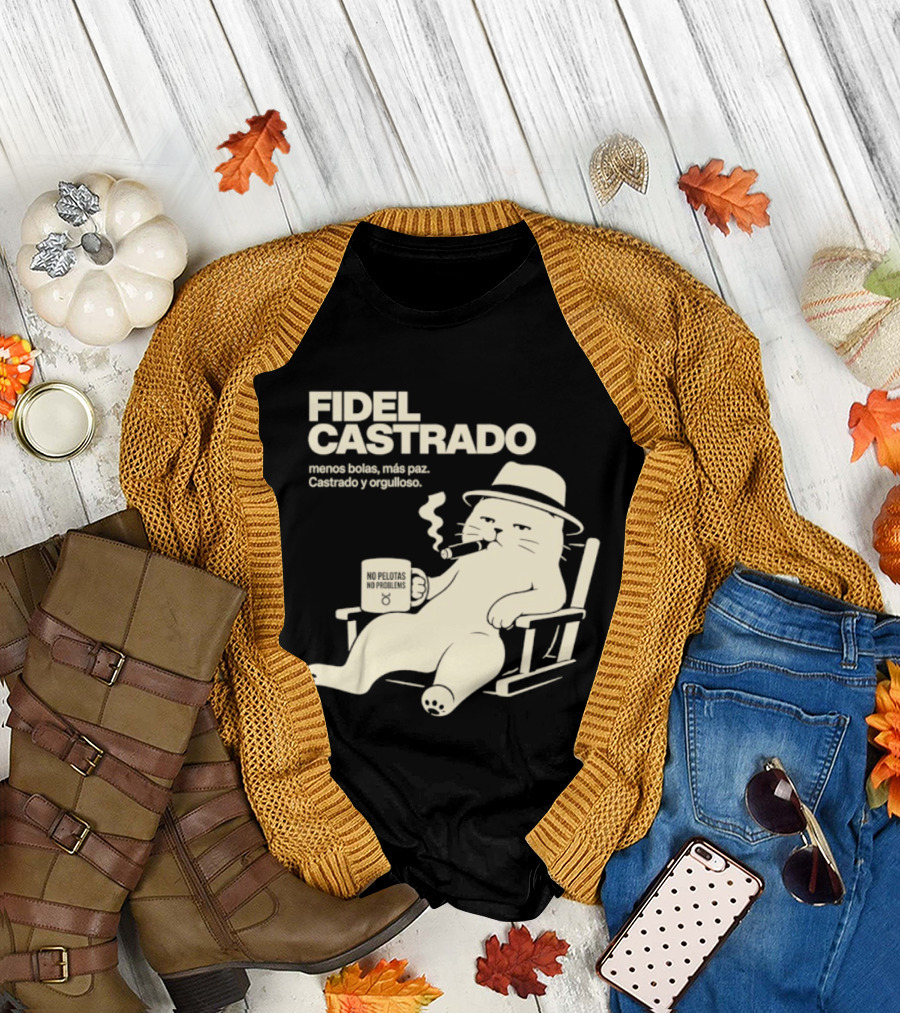 Fidel Castrado Menos Bolas Mas Paz Cat Con Silla Sombrero Cigarro T-Shirt