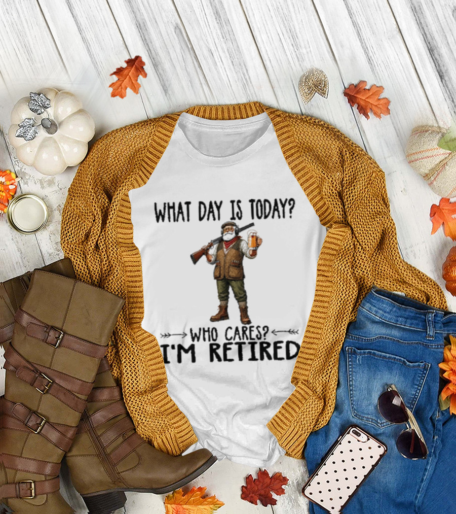 What Day Is Today Who Cares I'm Retired Hunter Holding Beer And Gun T-Shirt