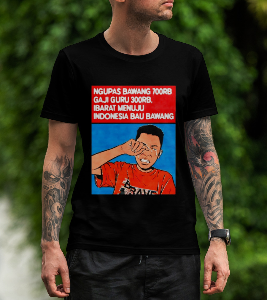 Ngupas Bawang 700rb Gaji Guru 300rb Ibarat Menuju Indonesia Bau Bawang T-Shirt