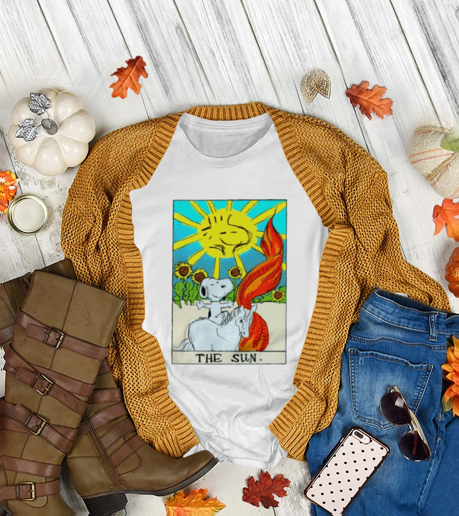 Snoopy The Sun Tarot Card Peanuts Charlie Brown Tarot T-Shirt
