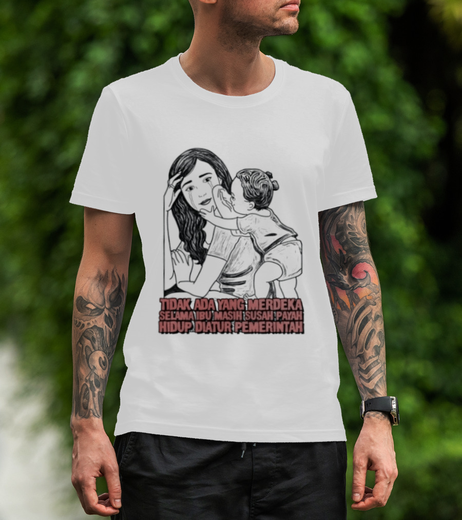Tidak Ada Yang Merdeka Selama Ibu Masih Susah Payah Hidup Diatur Pemerintah T-Shirt