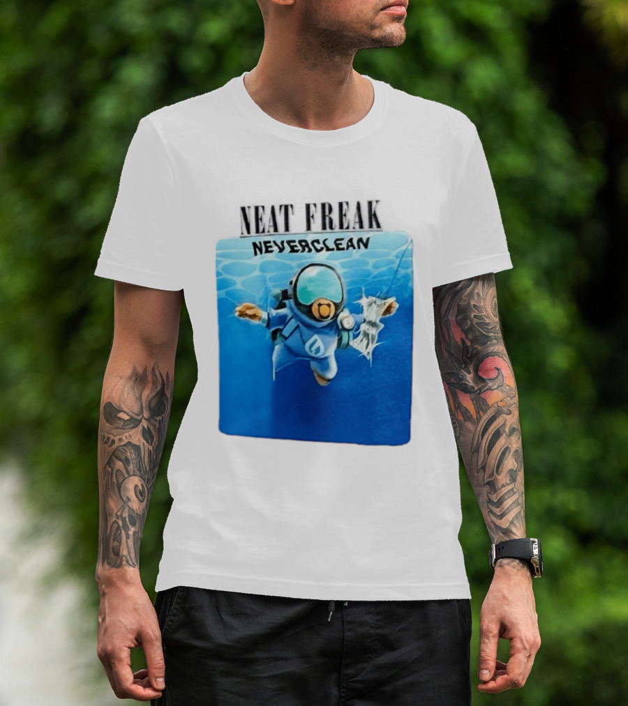 Neat Freak Neverclean Diver Catching Litter T-Shirt