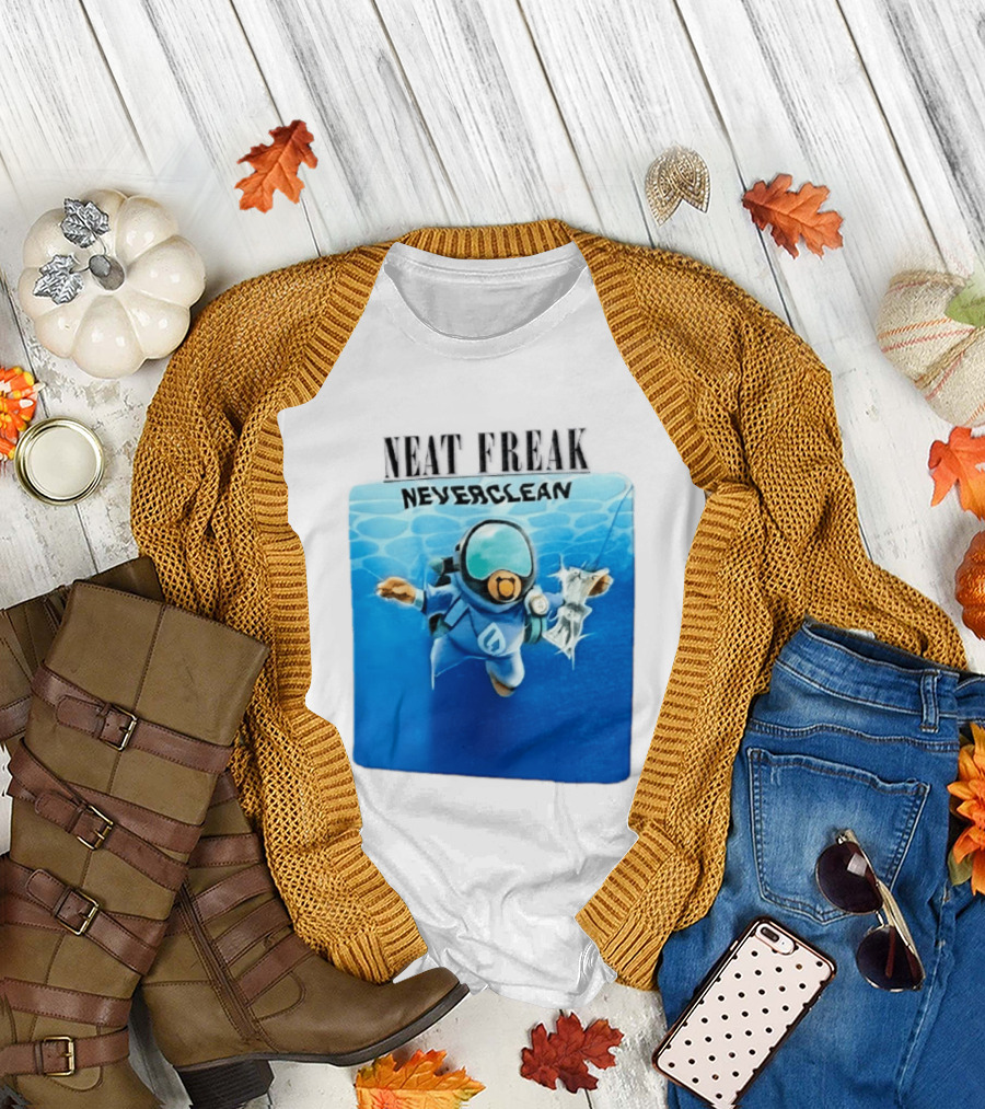 Neat Freak Neverclean Diver Catching Litter T-Shirt