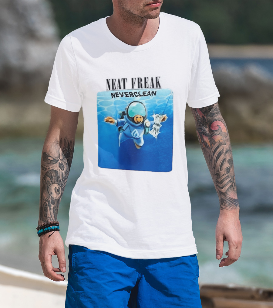 Neat Freak Neverclean Diver Catching Litter T-Shirt