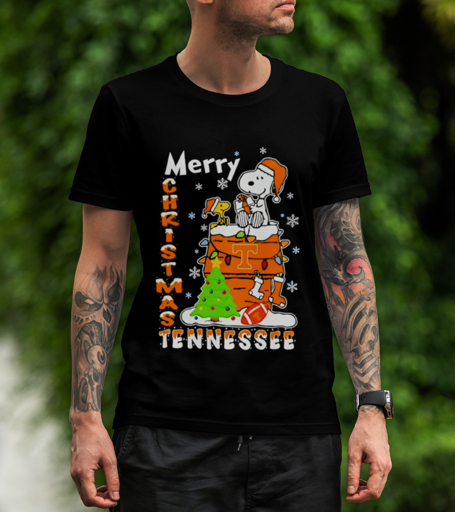 Snoopy Woodstock Christmas 2026 Tennessee Volunteers Football Santa Hat T-Shirt