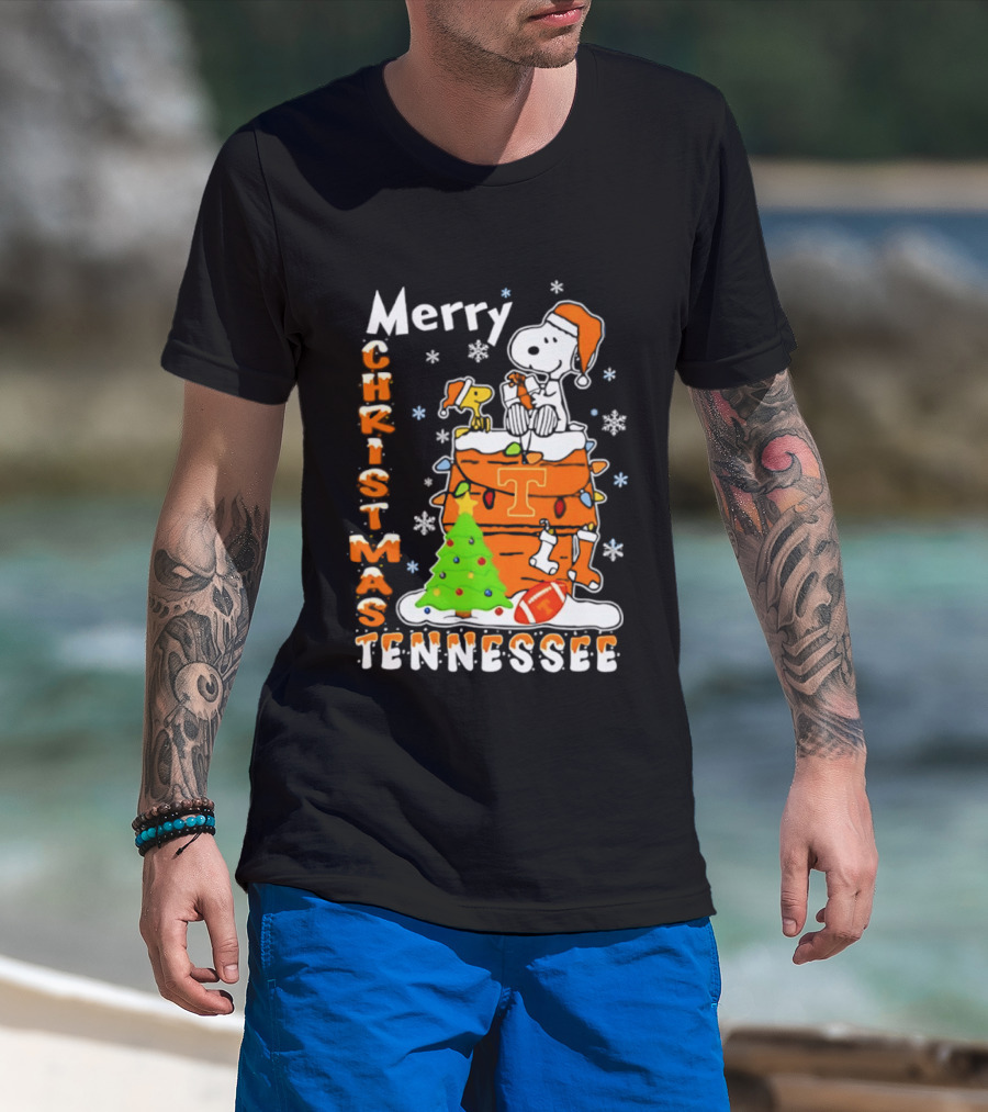 Snoopy Woodstock Christmas 2026 Tennessee Volunteers Football Santa Hat T-Shirt
