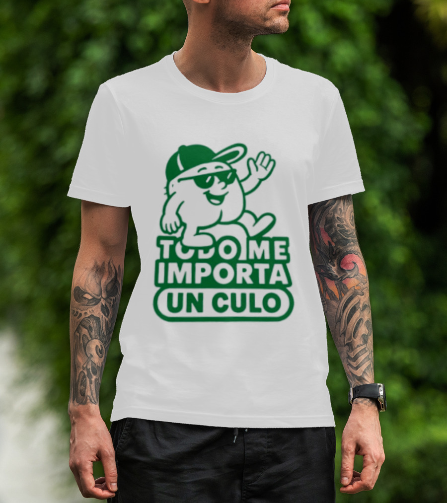 Todo Me Importa Un Culo Caracter Con Gafas Y Gorra Verde T-Shirt