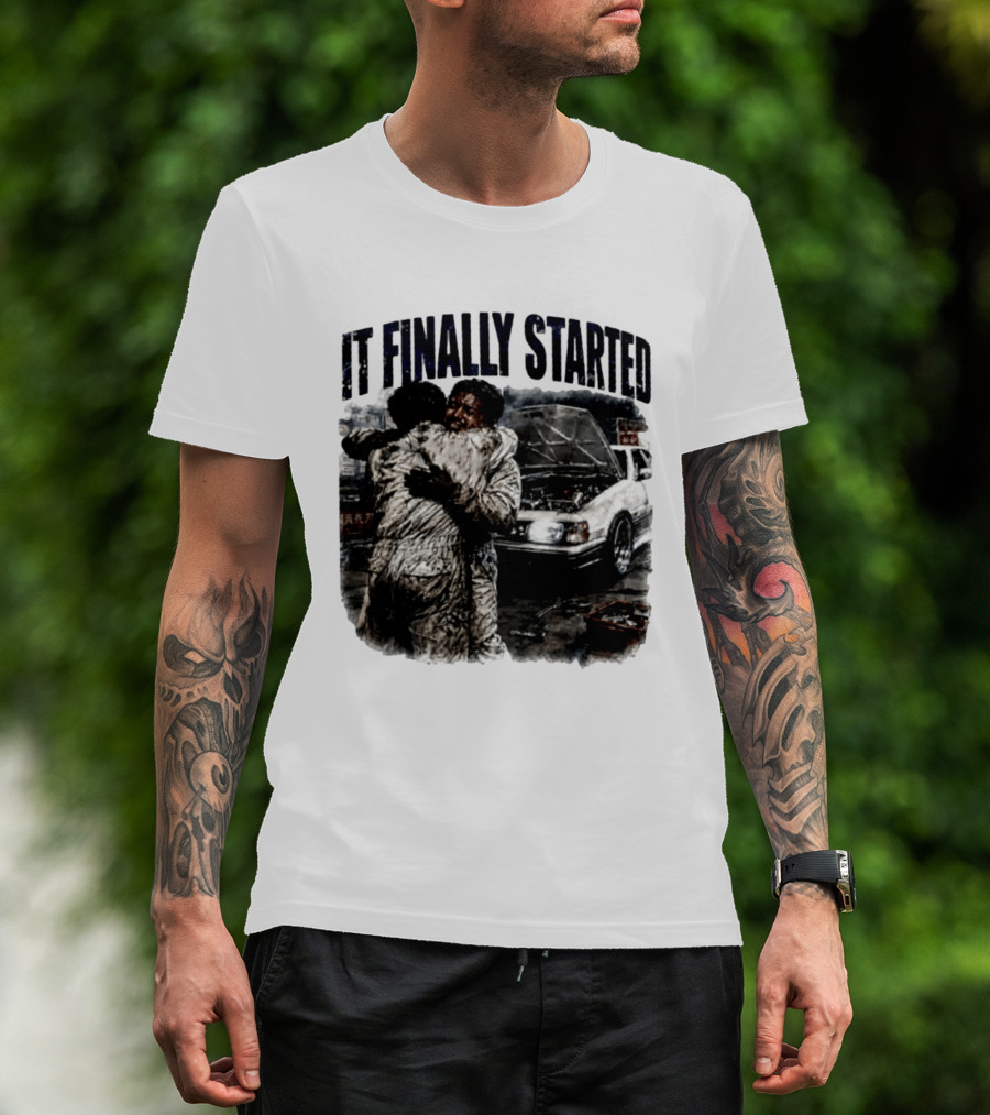 It Finally Started Junkiez Network Car Enthusiast Hugging Mechanics T-Shirt