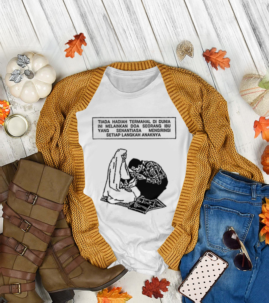 Tiada Hadiah Termahal Di Dunia Melainkan Doa Seorang Ibu Silhouette Scene T-Shirt