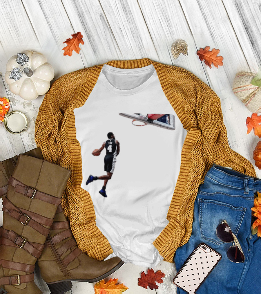 DeAaron Fox Dunk Action Sacramento Kings Basketball NBA T-Shirt