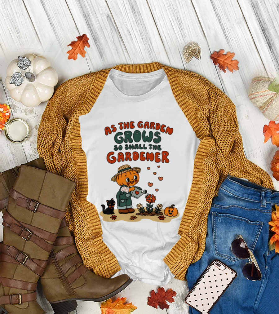 As The Garden Grows So Shall The Gardener Pumpkin Watering Flowers With Cat And Hearts T-Shirt