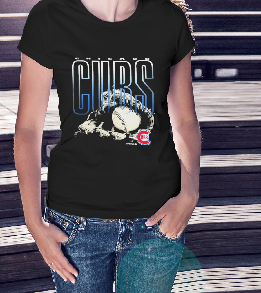 Chicago Cubs Fly Ball Baseball Team Logo Sports Fan T-Shirt