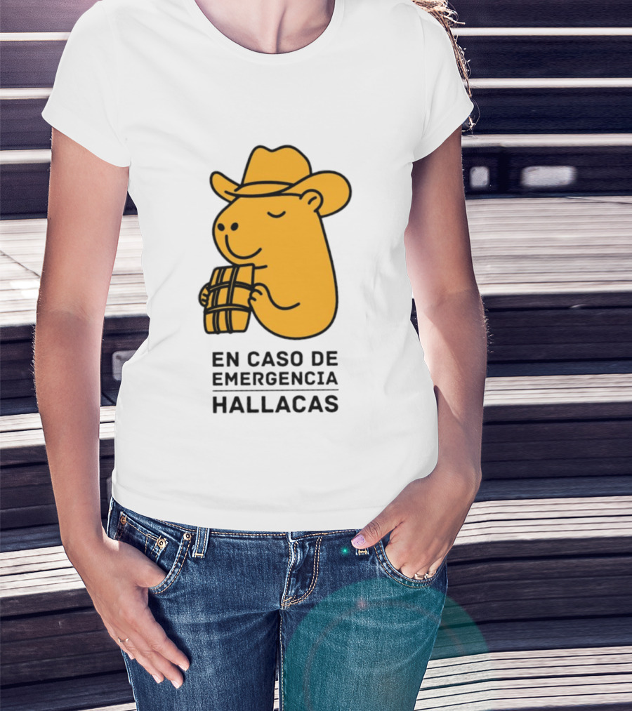 En Caso De Emergencia Hallacas Capybara Cowboy Hat T-Shirt