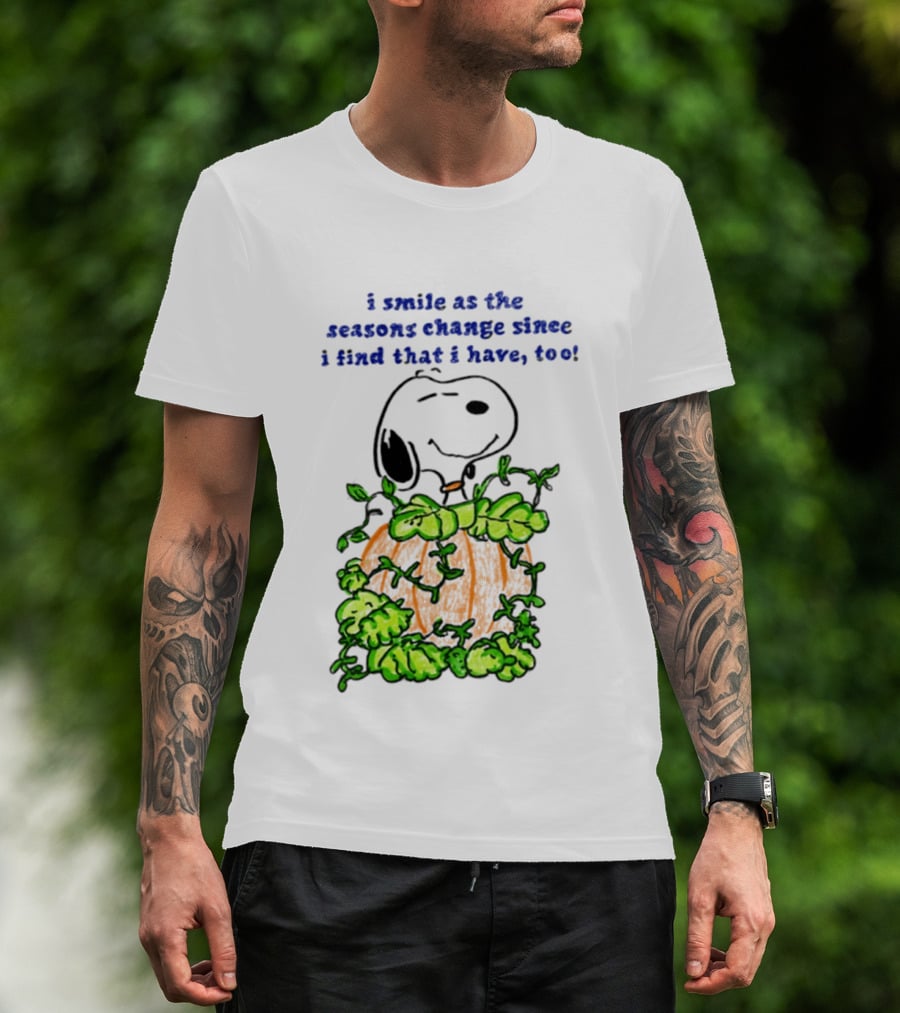 I Smile As The Seasons Change I Find That I Have Too Snoopy Pumpkin T-Shirt