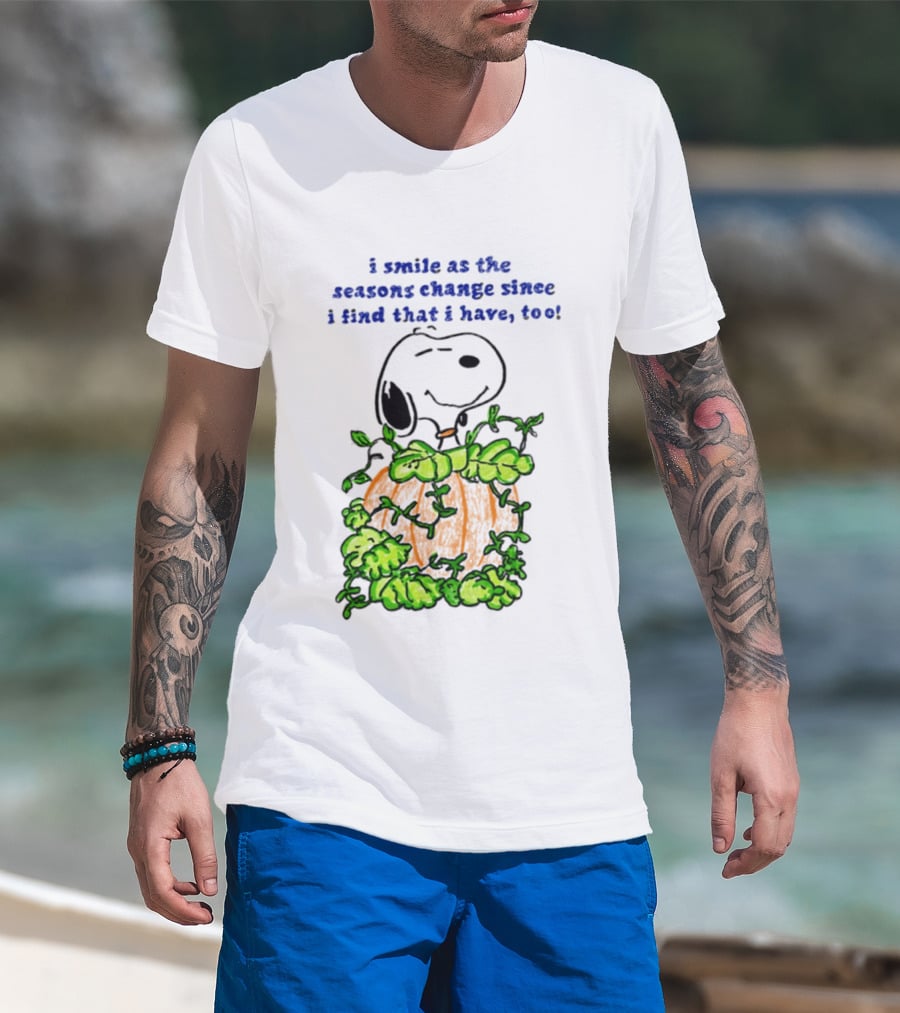 I Smile As The Seasons Change I Find That I Have Too Snoopy Pumpkin T-Shirt