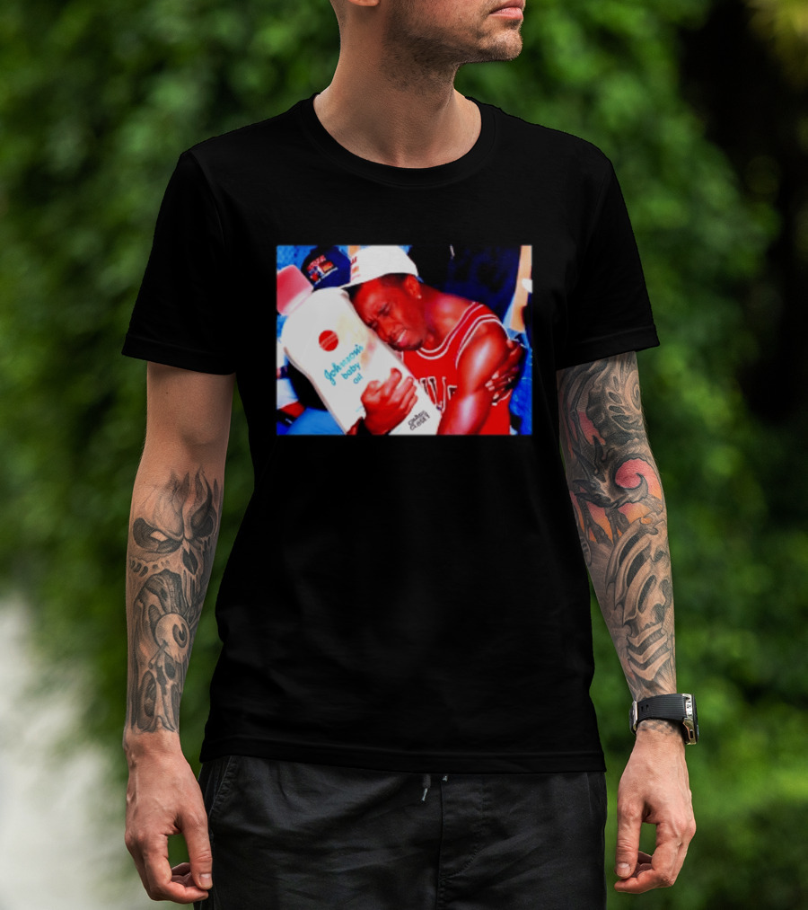 Sean Diddy Combs Johnson's Baby Oil Chicago Bulls Hugging Moment T-Shirt