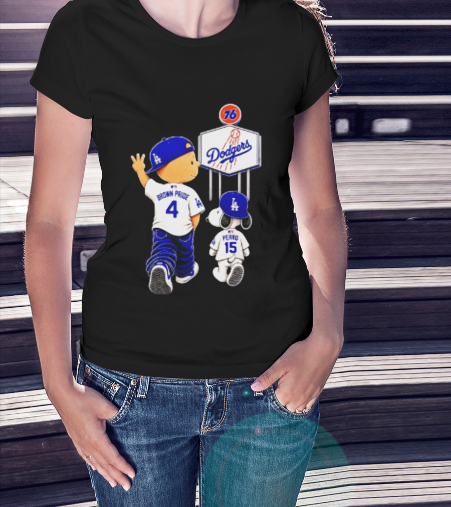 Charlie Brown Snoopy Los Angeles Dodgers Brown Pride Perro Baseball 76 T-Shirt