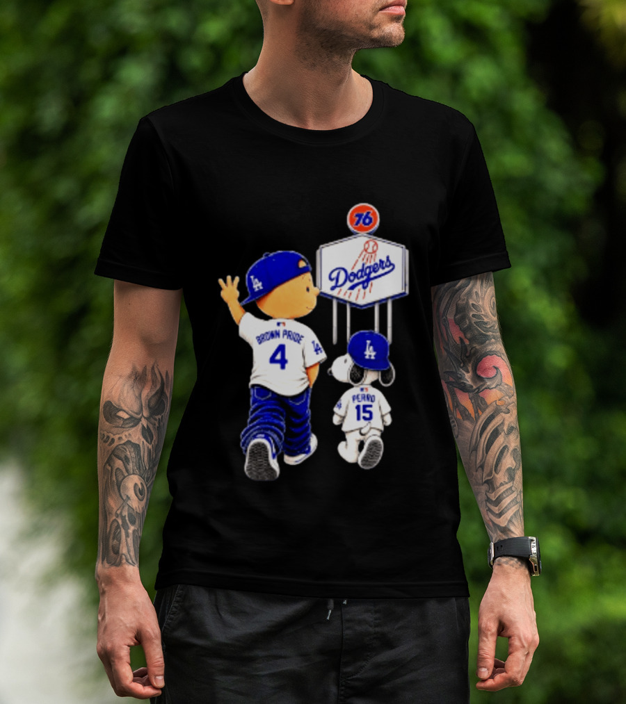 Charlie Brown Snoopy Los Angeles Dodgers Brown Pride Perro Baseball 76 T-Shirt