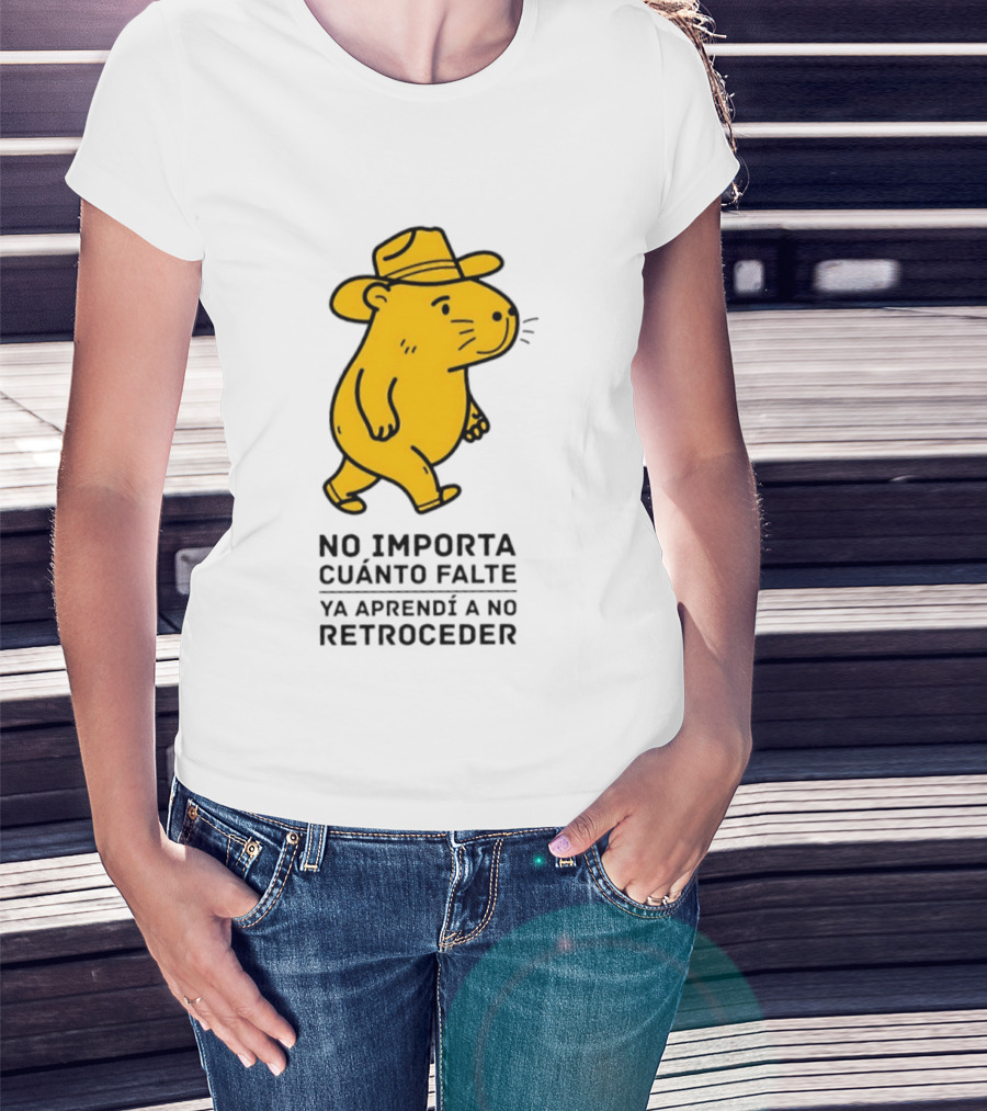 Capybara No Importa Cuánto Falte Ya Aprendí A No Retroceder Sombrero Amarillo T-Shirt