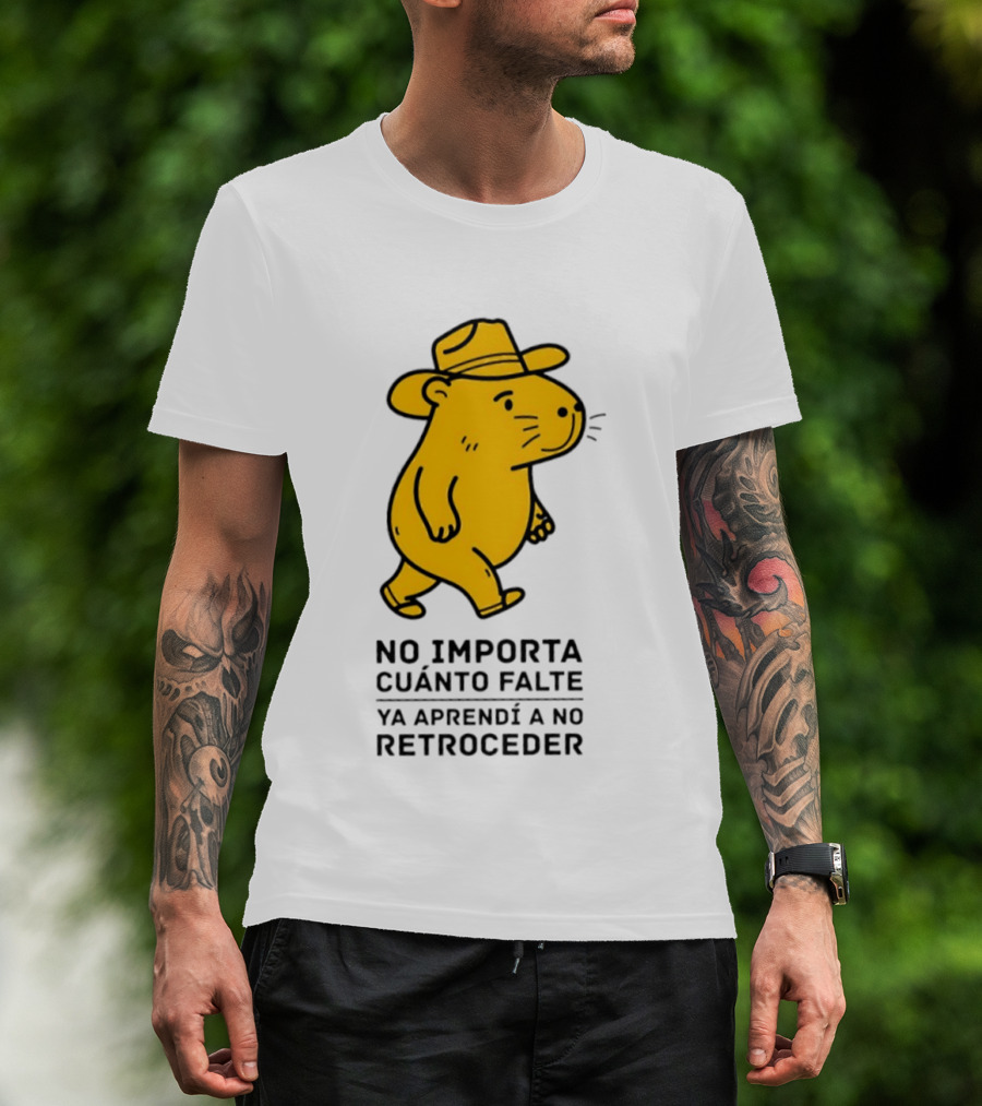 Capybara No Importa Cuánto Falte Ya Aprendí A No Retroceder Sombrero Amarillo T-Shirt