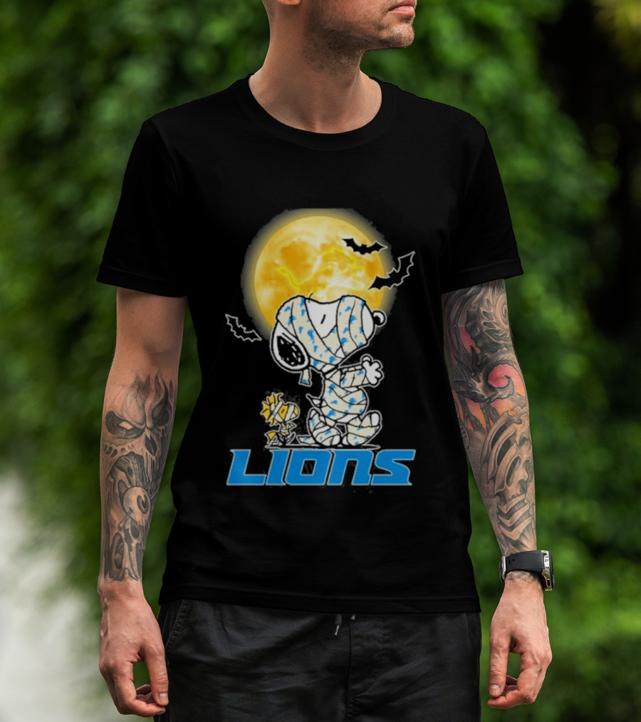 Detroit Lions Snoopy Halloween 2026 Full Moon Bat Holiday T-Shirt