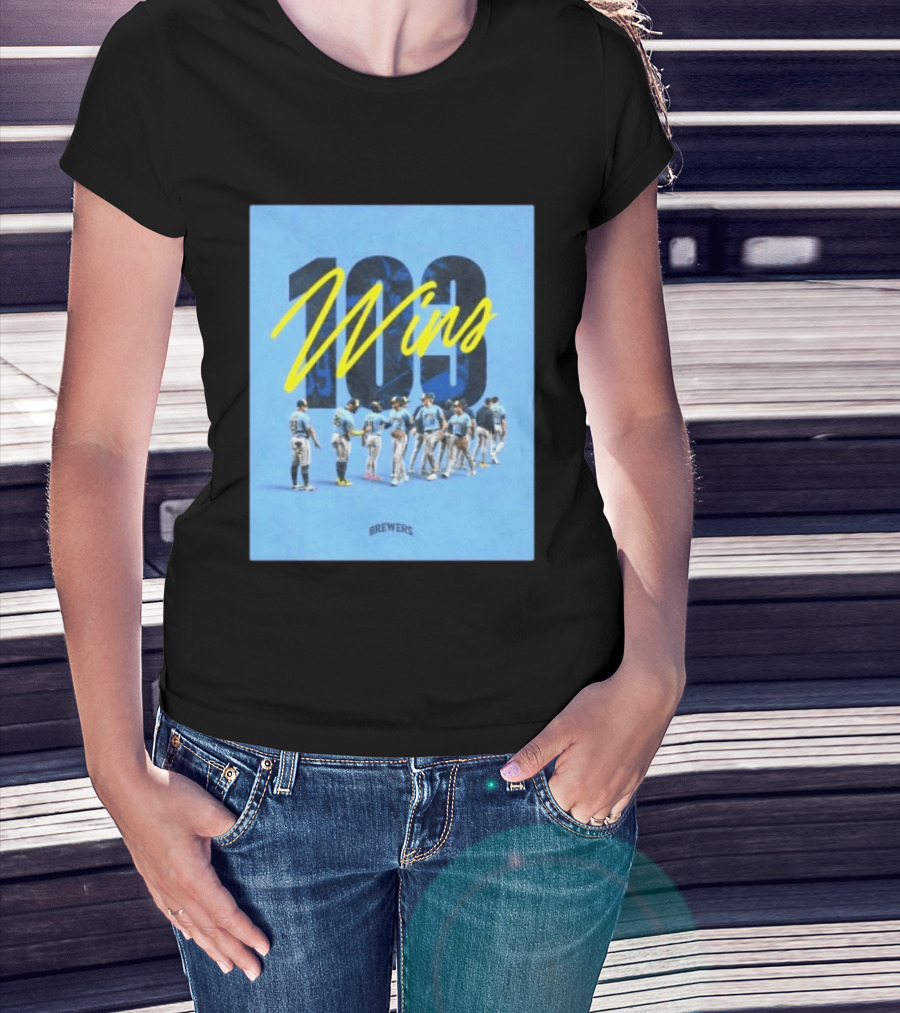 Milwaukee Brewers 103 Wins Celebration Team Huddle T-Shirt
