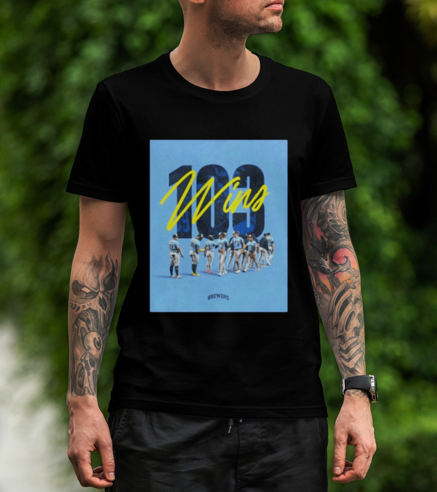 Milwaukee Brewers 103 Wins Celebration Team Huddle T-Shirt