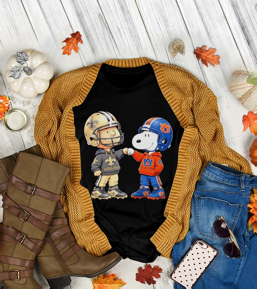 Charlie Brown Saints And Snoopy Auburn Tigers Fist Bump Football T-Shirt