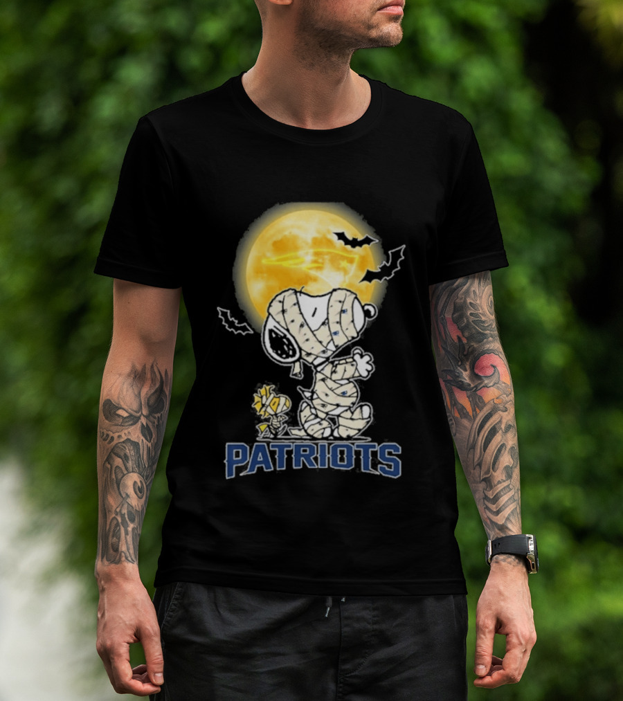 New England Patriots Snoopy Halloween 2026 Moon T-Shirt