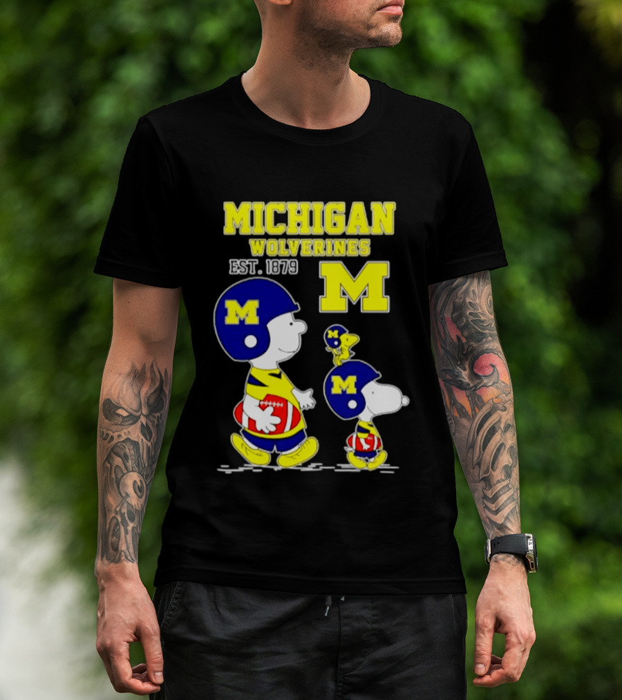 Michigan Wolverines EST 1879 Snoopy Charlie Brown Football Iconic M T-Shirt