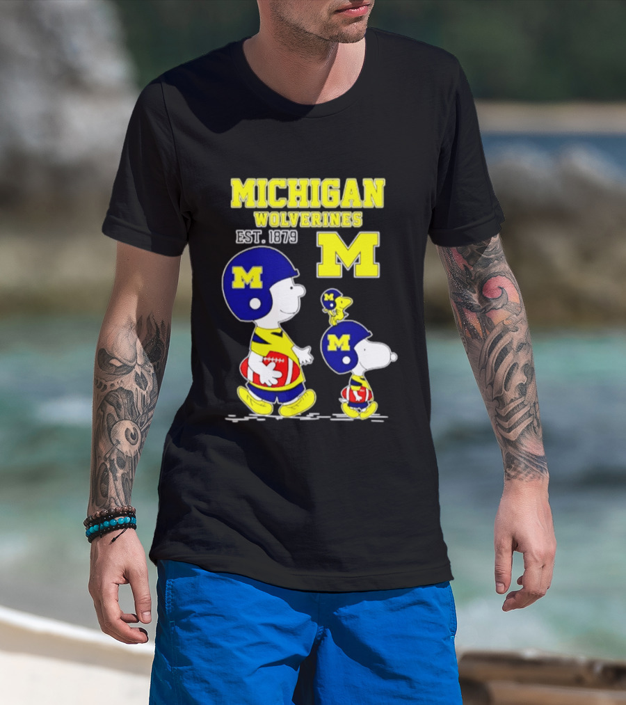 Michigan Wolverines EST 1879 Snoopy Charlie Brown Football Iconic M T-Shirt