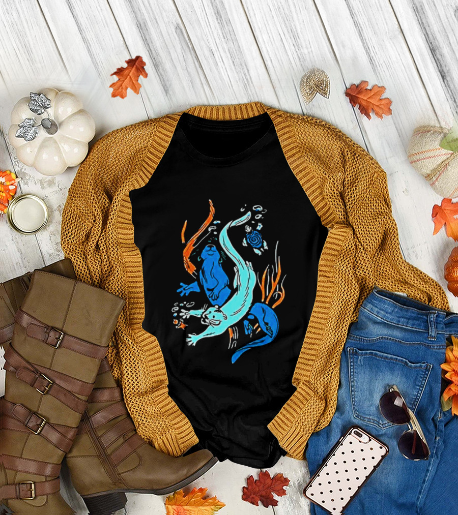 Swimming Otters Sea Life Ocean Nature Wildlife Playful Underwater Scene T-Shirt