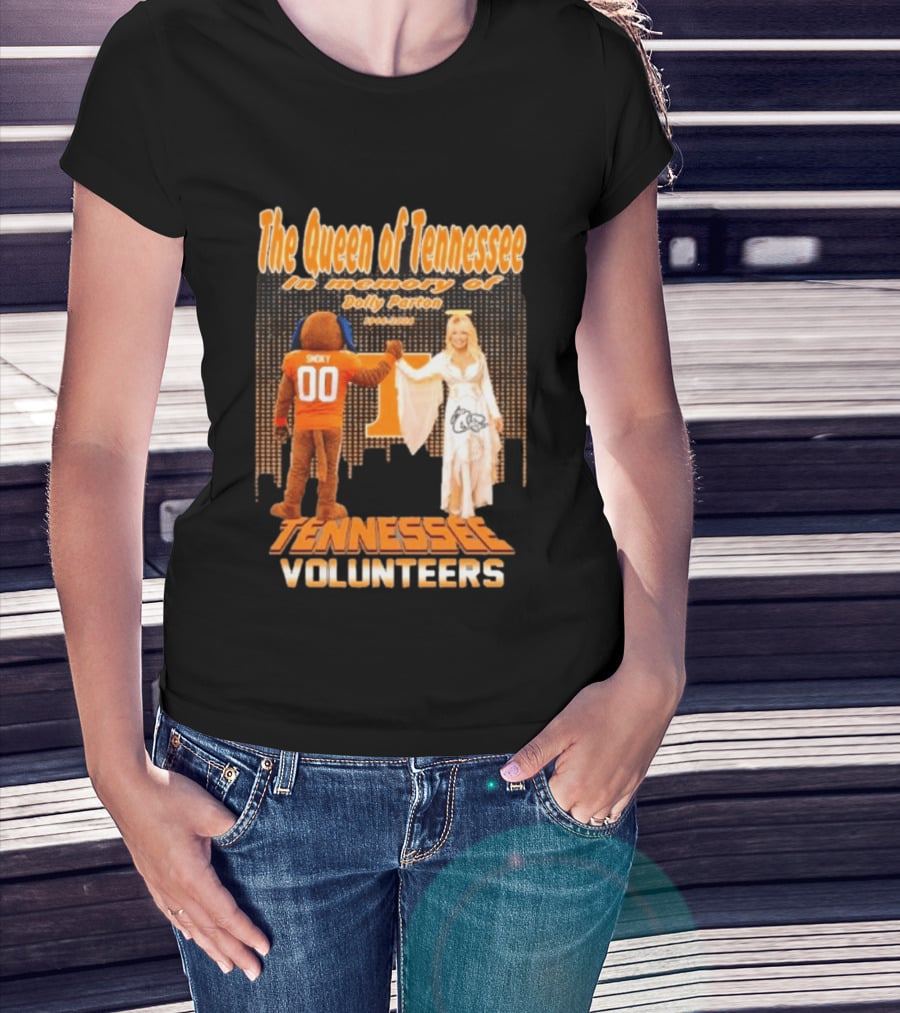 The Queen Of Tennessee In Memory Of Dolly Parton Smoky Tennessee Volunteers 1946 2026 T-Shirt