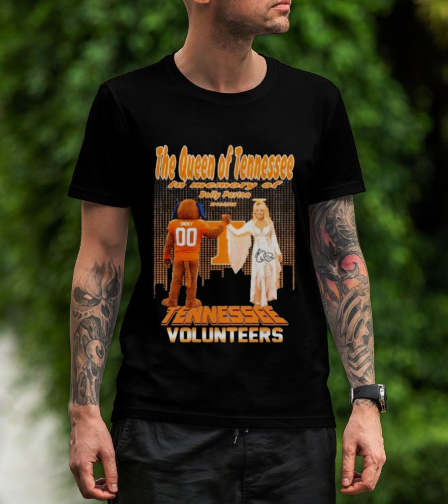 The Queen Of Tennessee In Memory Of Dolly Parton Smoky Tennessee Volunteers 1946 2026 T-Shirt