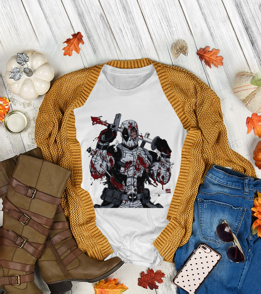 Deadpool Battle Damaged Bloody Swords Katana Gunner Comics Hero T-Shirt