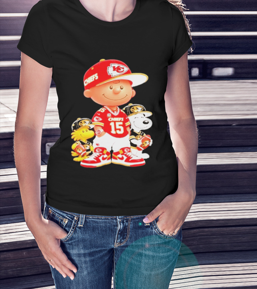Peanuts Chiefs Patrick Mahomes Football Kansas City Charlie Brown Snoopy Woodstock T-Shirt