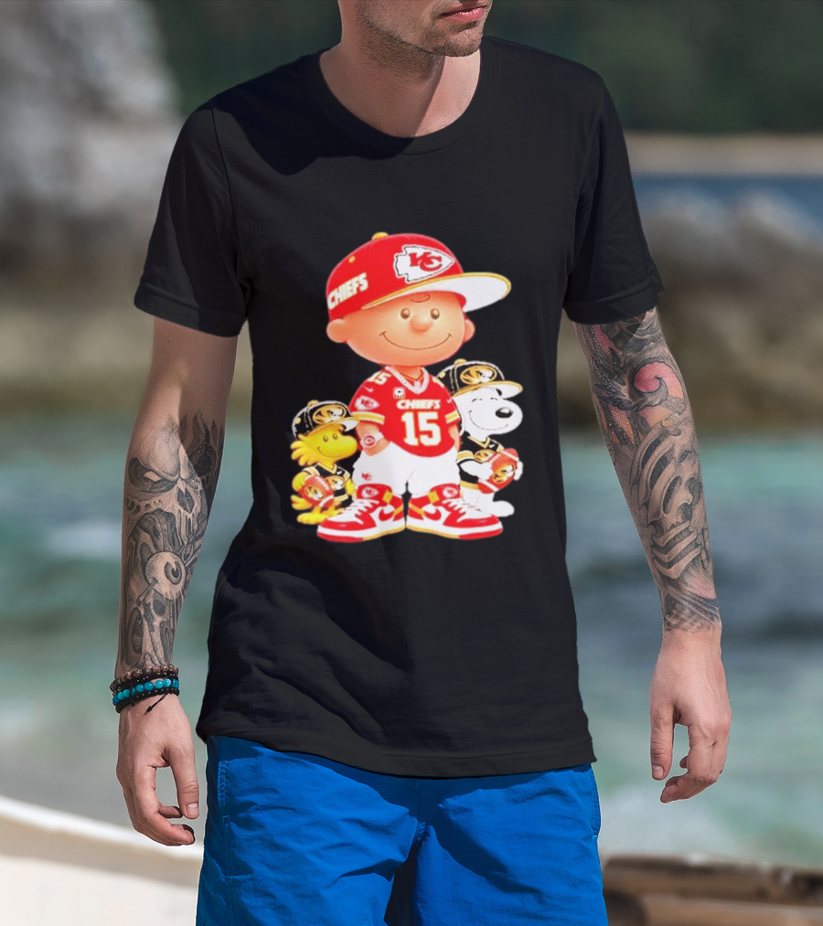 Peanuts Chiefs Patrick Mahomes Football Kansas City Charlie Brown Snoopy Woodstock T-Shirt