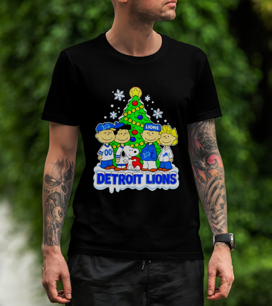Peanuts Christmas Tree Detroit Lions Team Snoopy Woodstock T-Shirt