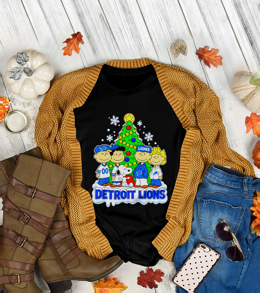 Peanuts Christmas Tree Detroit Lions Team Snoopy Woodstock T-Shirt