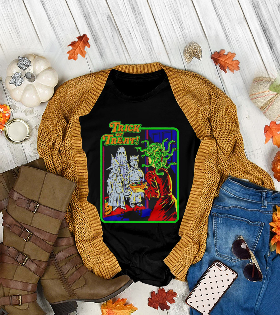 Trick Or Treat Medusa Halloween Retro Comic T-Shirt