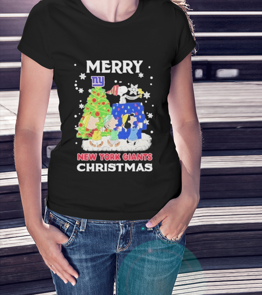 New York Giants Peanuts Merry Christmas 2026 Snoopy Woodstock Charlie Brown T-Shirt